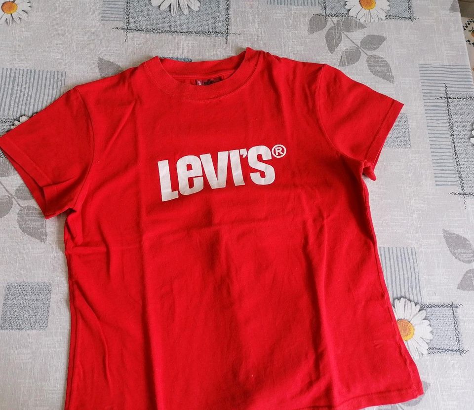 2 T-shirts Soccx /Levis Gr. S in Aken