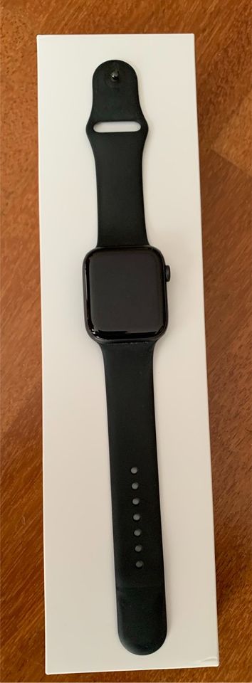 Apple Watch Series 6 (44mm) GPS & Cellular (LTE) in Wiesbaden