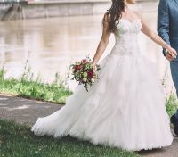 Prinzessinnenkleid mit vielen Volants und Strass Bayern - Gaimersheim Vorschau