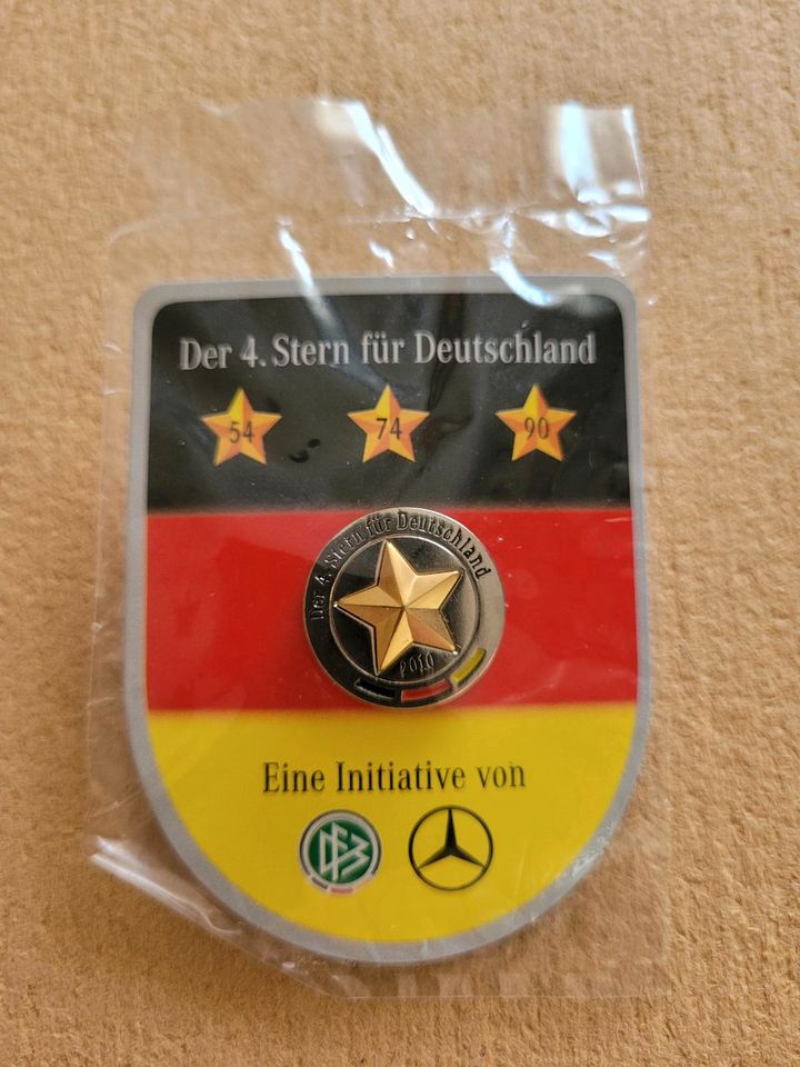 Pin "Der 4. Stern für Deutschland" in Originalverpackung in Bad Rothenfelde