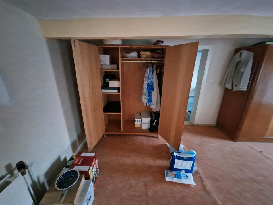 Verkaufe Kleiderschrank in Hirschfelde