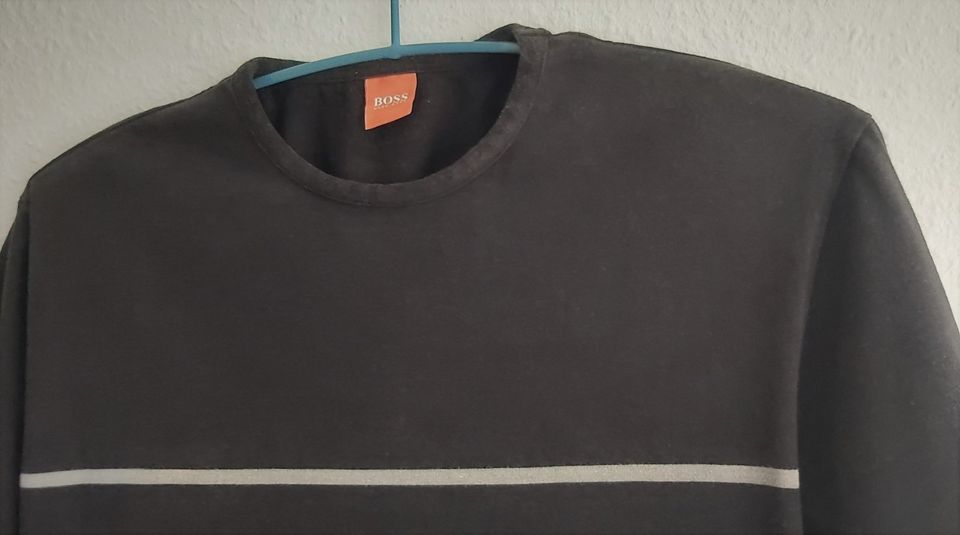 HUGO BOSS T-Shirt schwarz mit Streifen mit Logo Gr. M in München