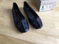 Clarks Freckle Ice Größe 39,5 schwarz neu Damen Ballerina Leder 6 Rheinland-Pfalz - Emmelshausen Vorschau