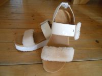 UGG Sandalen 39 beige, Modell Fluff Chella Nordrhein-Westfalen - Höxter Vorschau