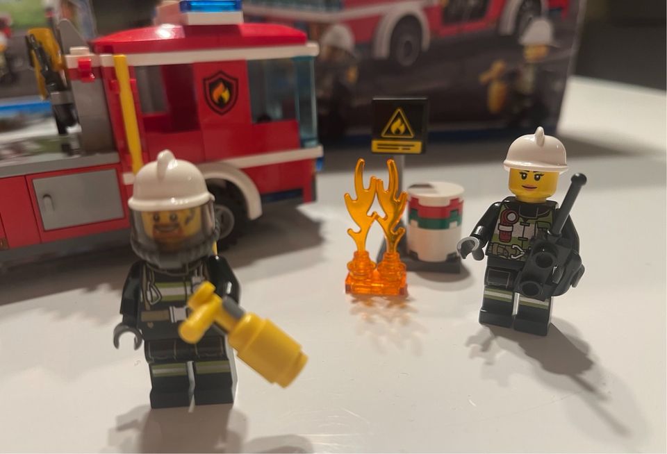 Feuerwehrauto Lego City 60107 Feuerwehrfahrzeug in Gochsheim