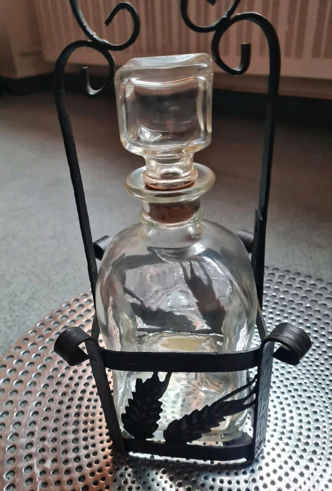 Vintage Glasflasche mit Flaschenhalter Schmiedeeisen in Essen