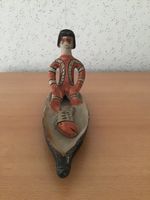 Eine Tonfigur, Ethnische Figur Fischer mit Boot,  Litjoko? Hessen - Dreieich Vorschau