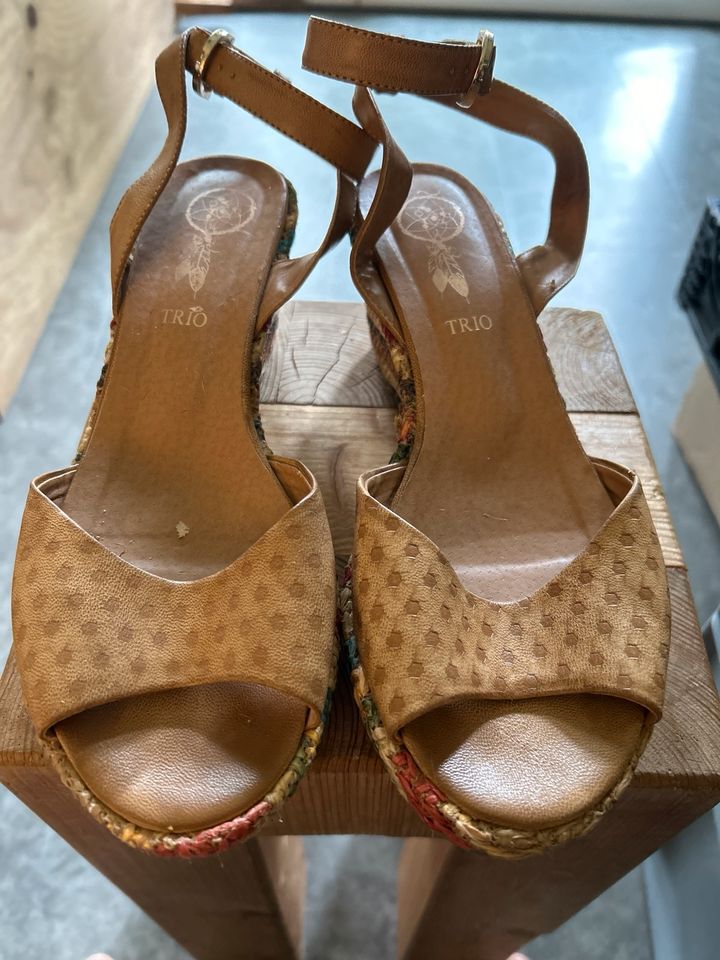 Keilsandalen Trio Gr 36 beige bunte Sohle in München