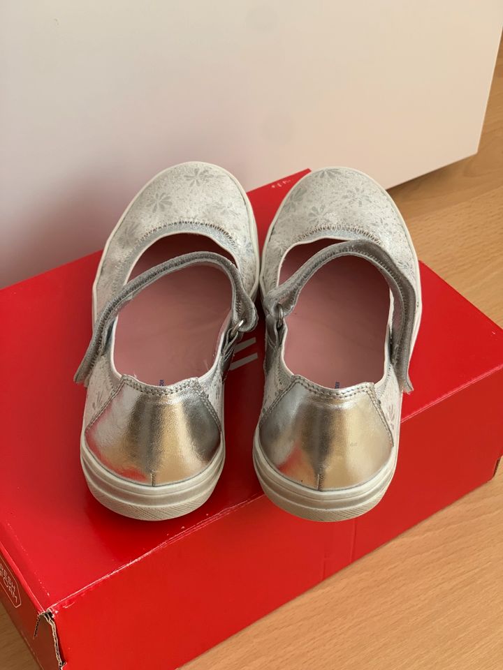 Ballerinas-Richter-Gr.33-Kommunion-Hochzeit-weiß-Silber in Achern