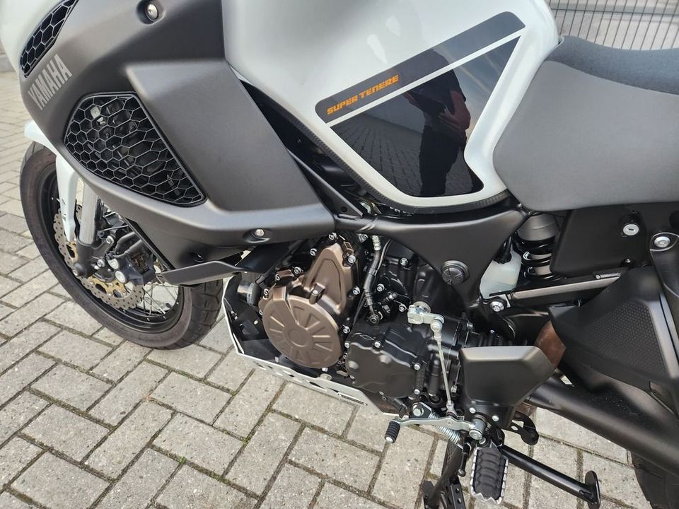 Yamaha XT 1200 ZA Super Tenere ABS TRAX KOFFER+ HELM in Bawinkel