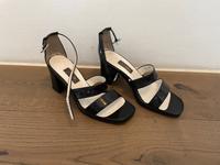 Bally Sandalen Blockabsatz schwarz Gr. 38,5 München - Schwabing-West Vorschau