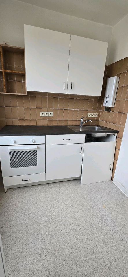 Küche weiß +Elektroherd np 500 € 2 Jahre alt in Mönchengladbach
