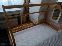 Hausbett Bodenbett Montessori Echtholz mit Matratze Düsseldorf - Eller Vorschau