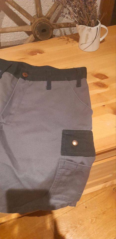 Kurze Arbeitshose/ grau-schwarz/ xs/ werkstoff/ kurze hose in Kempten