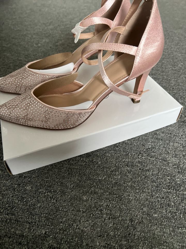 Pumps Catwalk Rosa mit Glitzersteinen Gr. 41 in Friedrichsdorf