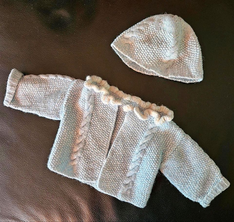 Vintage Handmade Baby Reborn Größe 50 Set Jäckchen und Mütze in Sinsheim