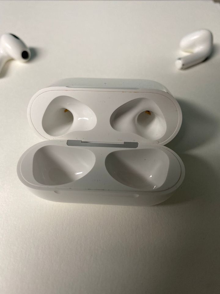 AirPods halb defekt in Großenhain