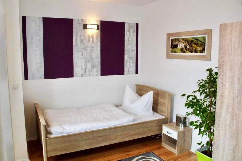 Neue schöne Appartements in Gotha auch langfristig zu vermieten ☎ 01788577605 in Sonneborn
