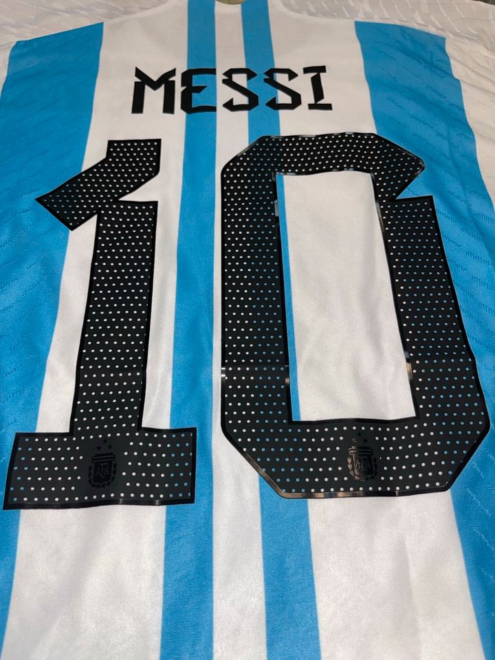 Messi 10 Adidas Argentinien Authentic Trikot / Größe L / WM2022 in Mauer