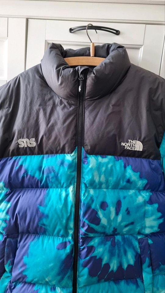 North Face Nuptse Pufferjacke SNS in Berlin