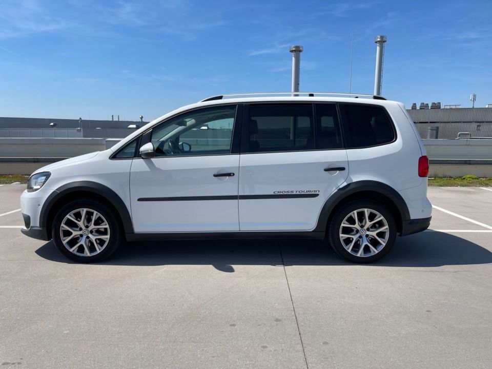 Volkswagen Touran 2.0 TDI CROSS*AHK*CAM*BI-XNN*LDR* in Böblingen