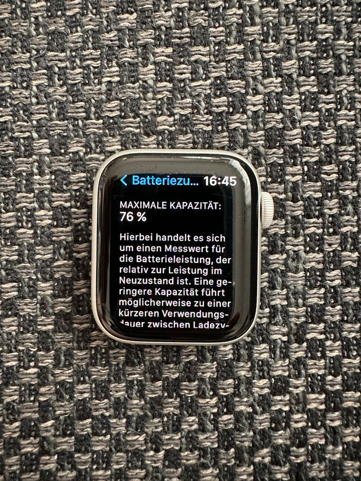 Apple Watch Series 4 Aluminium 40mm mit OVP, Zubehör und Armband in Bonn