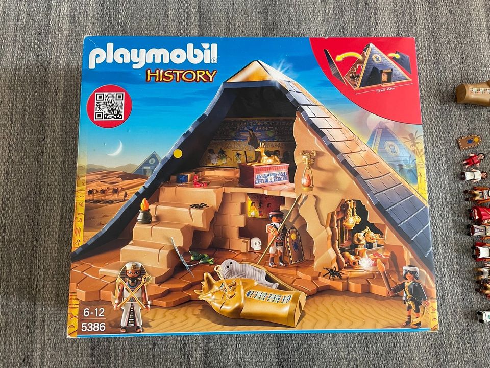 Playmobil-Pyramide im Originalkarton, viel Zubehör in Berlin