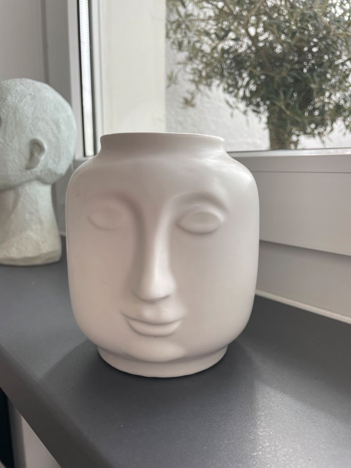 Schöne Vase mit Gesicht in Arnsberg