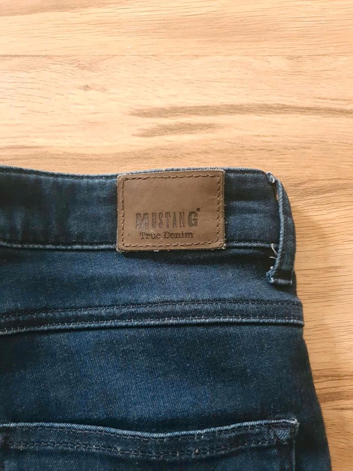 Jeans von Mustang in Aßlar