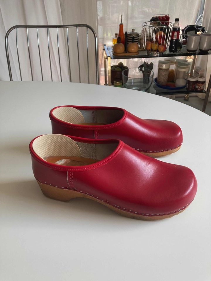 Schwedische Holzclogs Clogs Rot 38 39 Lederclogs Gartenclogs Loaf in  Wandsbek - Hamburg Jenfeld | eBay Kleinanzeigen ist jetzt Kleinanzeigen