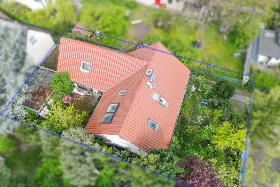 Sanierungsbedürftig: familienfreundliches Einfamilienhaus mit Garten und Garage in Berlin-Spandau in Berlin