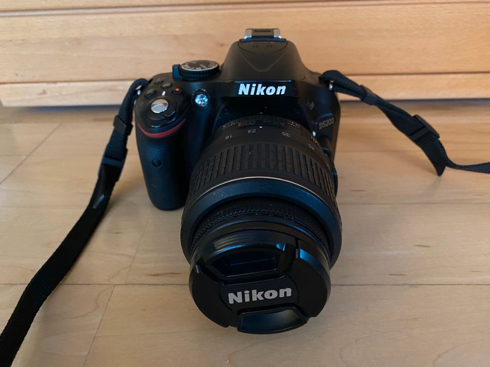 Nikon D5200 Nikkor 18-55mm zzgl. Zubehör in Leinfelden-Echterdingen