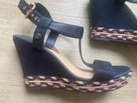 Verkaufe fast neue Sandalen v. Tommy Hilfiger, Gr. 39 Brandenburg - Kleinmachnow Vorschau