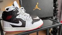 Nike, Air Jordan, Gr. 39, rot, weiß, schwarz, unisex Vahr - Neue Vahr Nord Vorschau