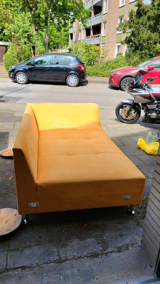 Couch sehr guter Zustand, stilvoll in Düsseldorf