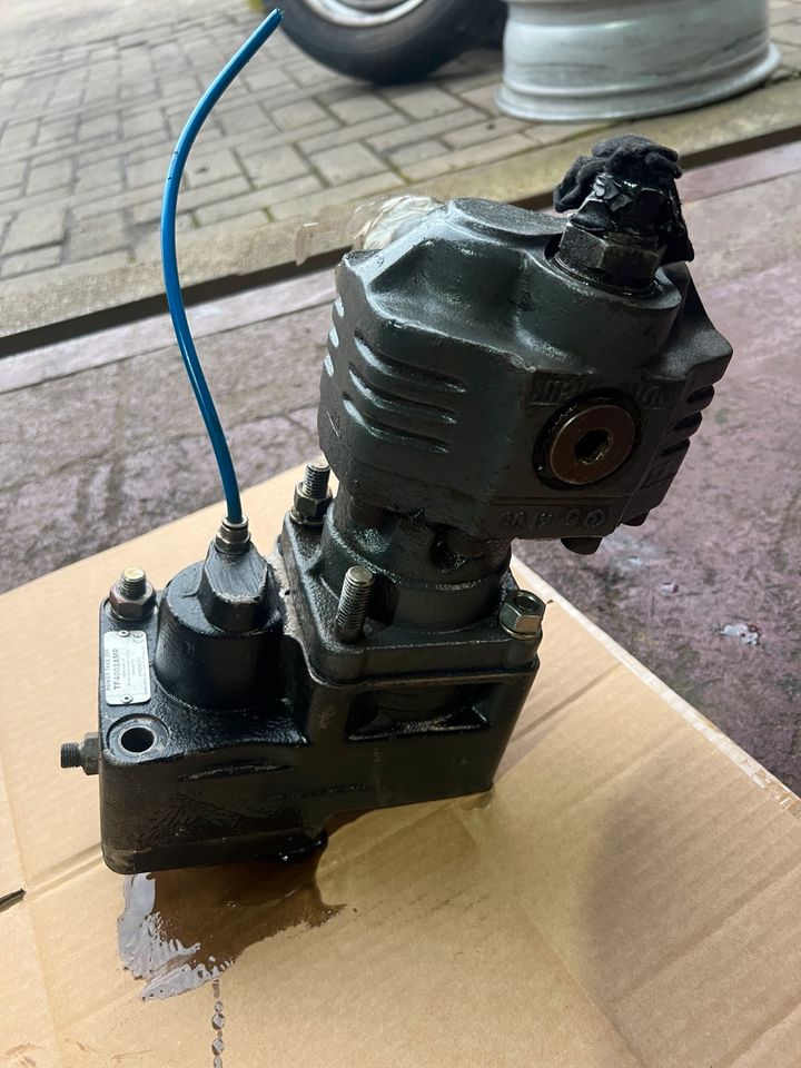 Hydraulikpumpe 33004331 Hidromas  gearbox TF4002AMP in Espenau