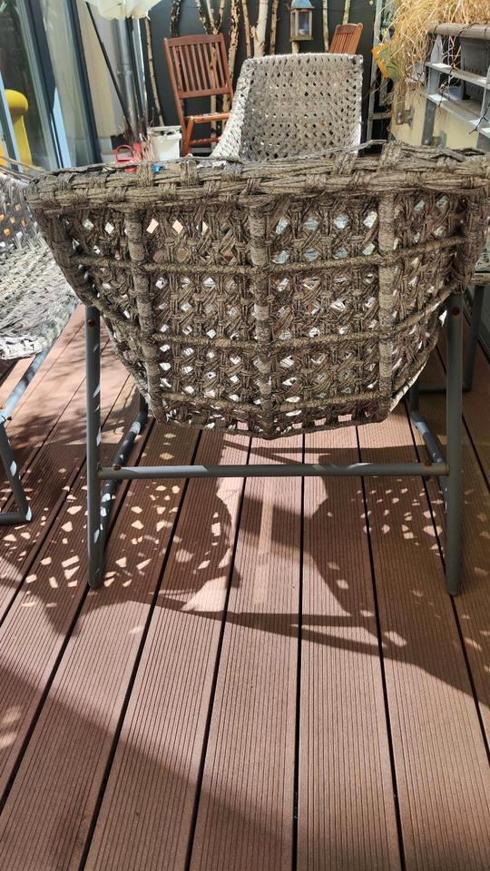 Garten Loungegarnitur Sitzmöbel 4 teilig Kissen Glastisch sofa in Leipzig