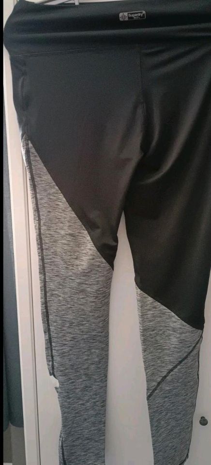 Superdry Jogginghose Leggins mit Tasche Gr M in Heinsberg