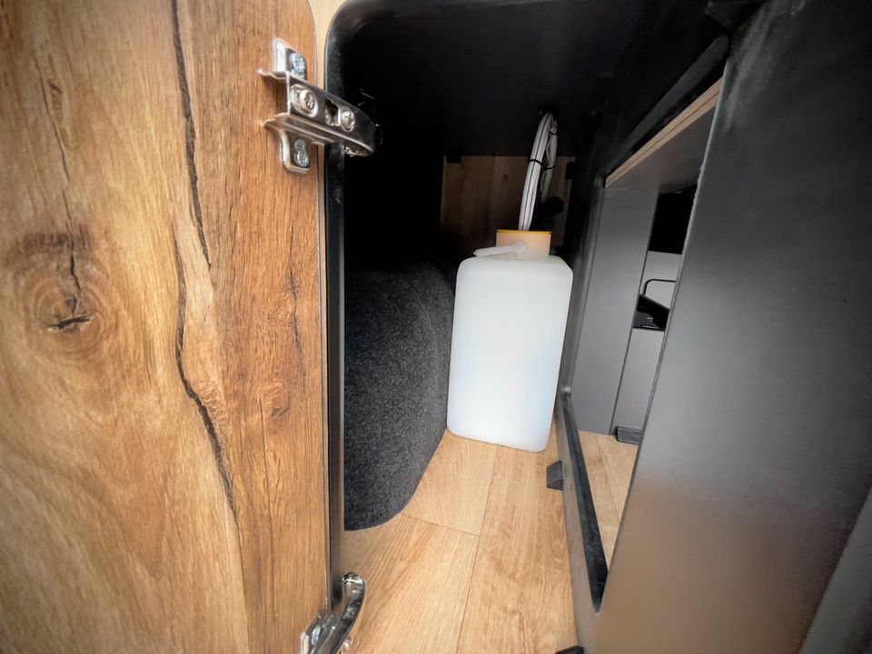 Camper Ausbau Opel Vivaro Nissan NV300 Camping Umbau Küchenmodul in Neumünster