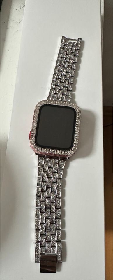 Red Aluminum Series 6 Apple Watch in Kollweiler