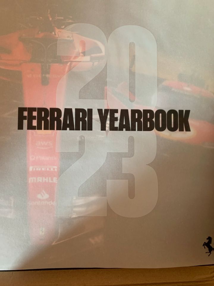 Ferrari Jahresbuch 2023 in Karlsbad