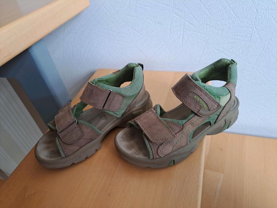 Sandalen von Elefanten, Größe 32 in Ahaus