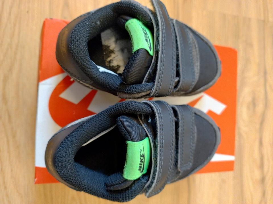 Nike Sneaker MD Valiant (TDV) für Kinder unisex Gr. 22 neuwertig in Kleinlangheim