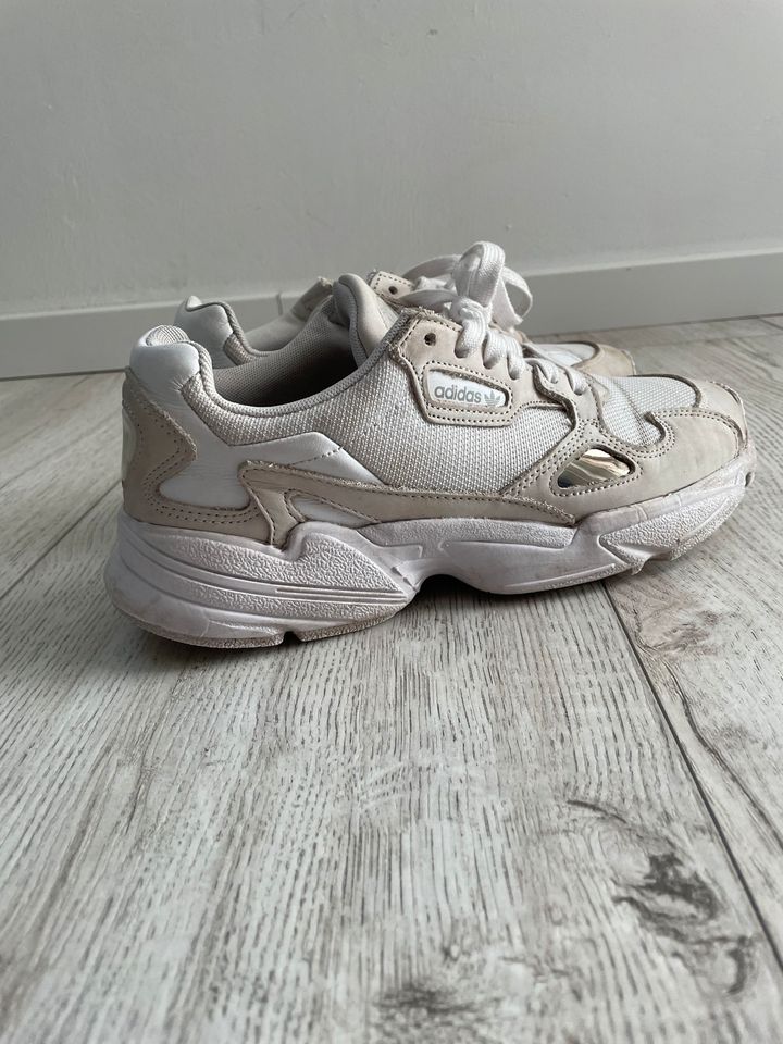 Adidas Falcon Schuhe Sneaker Weiß Beige Sportschuhe in Nordrhein-Westfalen  - Ahlen | eBay Kleinanzeigen ist jetzt Kleinanzeigen