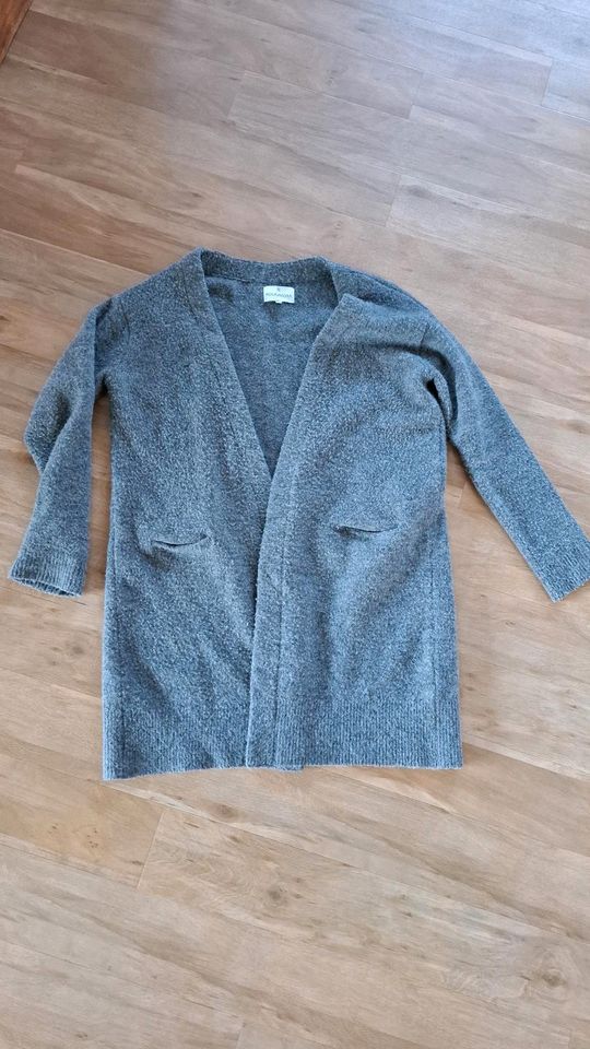 Strickjacke Damen in grau kuschelig in Backnang