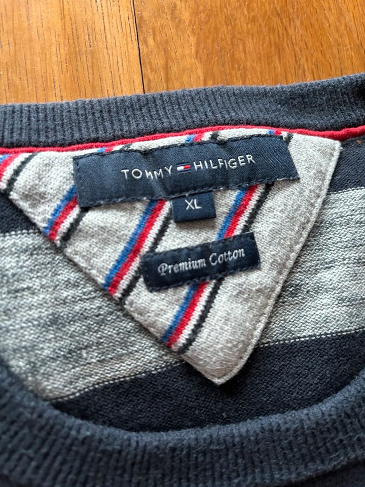 Tommy hilfiger Paket cardigan Pulli XL Strick in Burg (Dithmarschen)