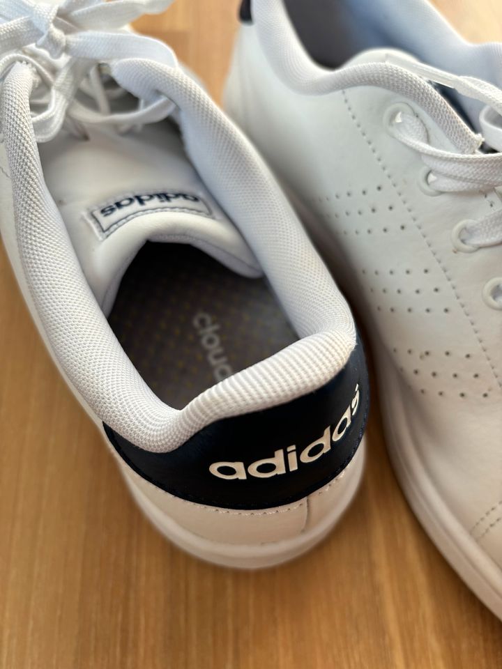Adidas Sneaker / Schuhe / Turnschuhe - Gr. 44 in Höchberg