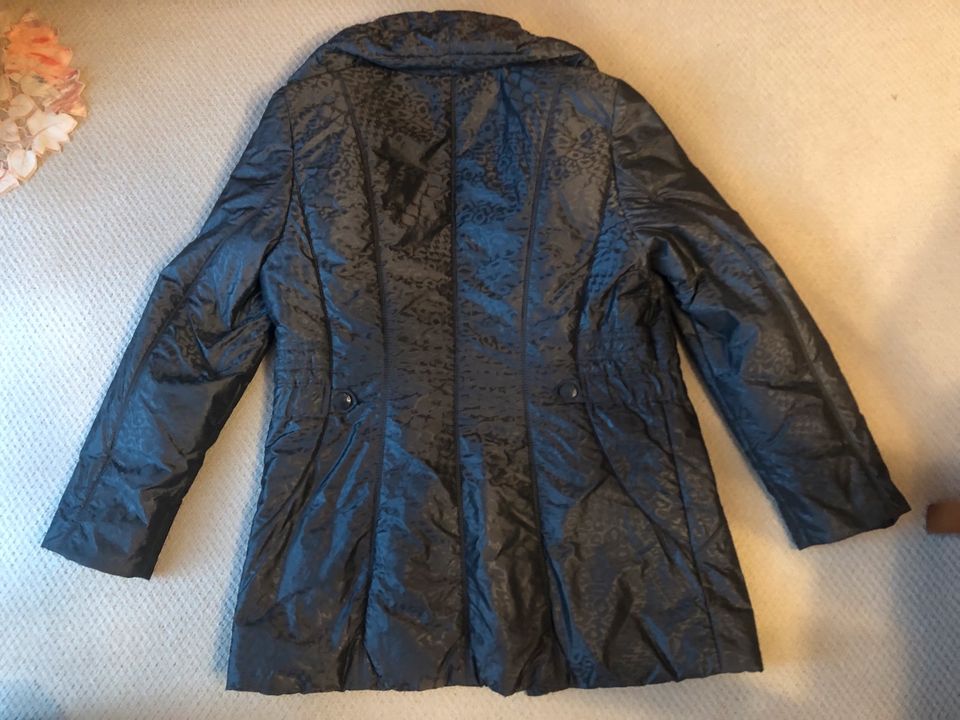 Edle Übergangsjacke von Gerry Weber Gr. 42 in Magdeburg