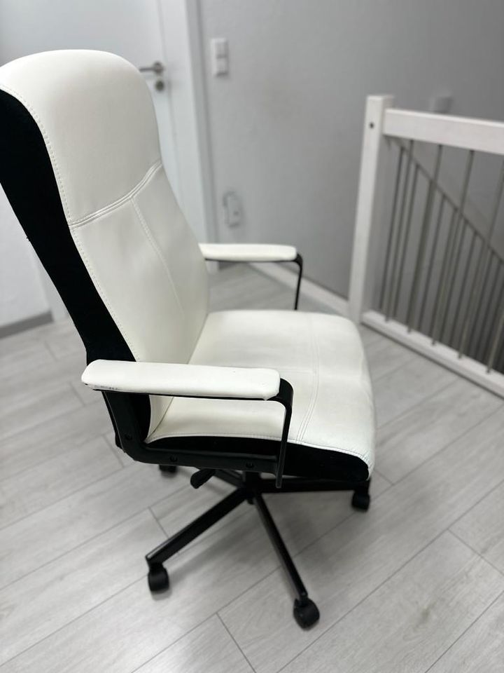 Bürostuhl weiß schwarz in Epfendorf