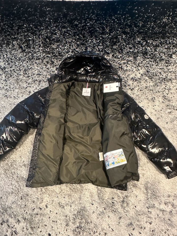 Moncler Jacke mit Daunenjacke in Hiddenhausen